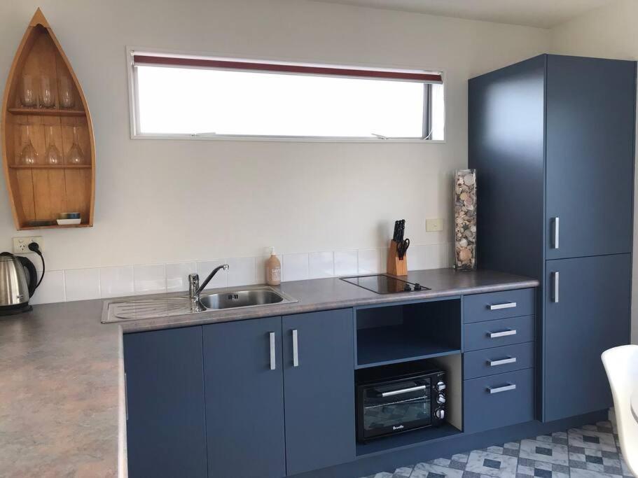 The Blue Beach House Mangawhai Exteriör bild