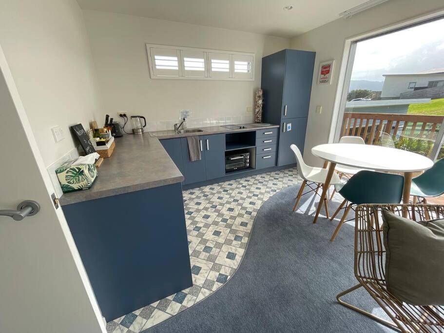 The Blue Beach House Mangawhai Exteriör bild